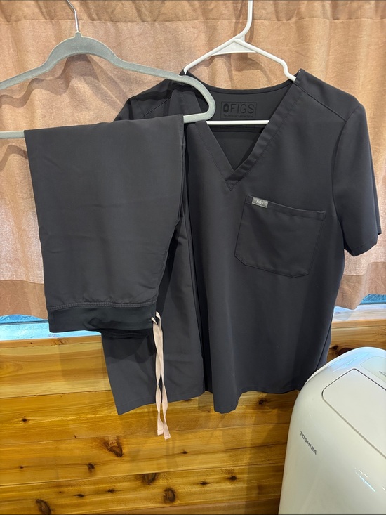 Figs Other - Figs Women's Black V-Neck Scrub Top and Pants